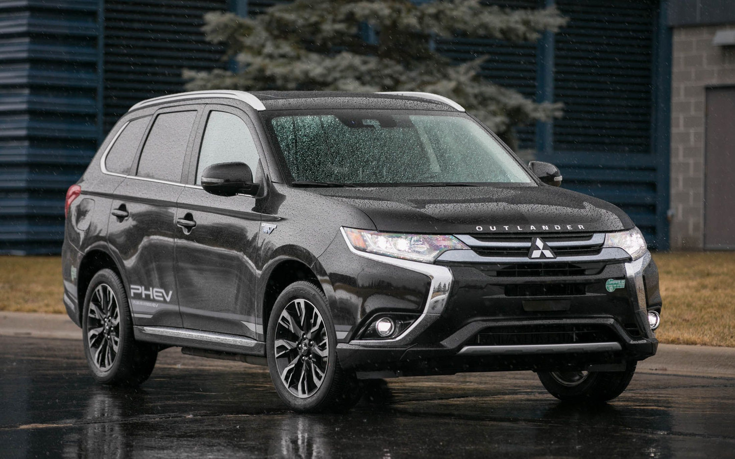 Comparison Mitsubishi Outlander PHEV GT 2018 Vs Nissan X Trail Ti